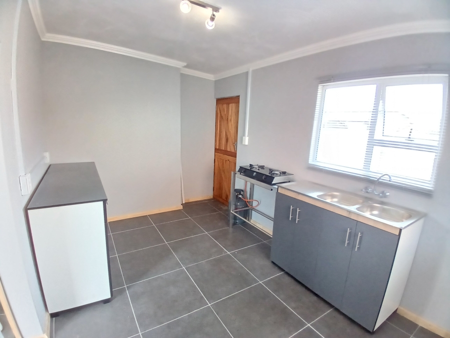 To Let 1 Bedroom Property for Rent in Parsonsvlei Eastern Cape